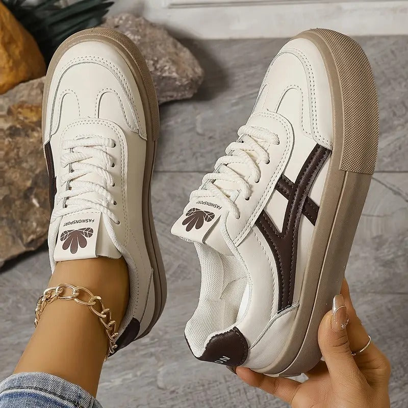 Retro sneakers dames met platformzool en vetersluiting