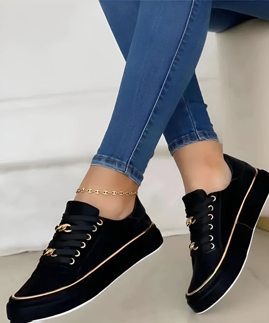 Lage sneakers dames met platformzool en kettingdetail