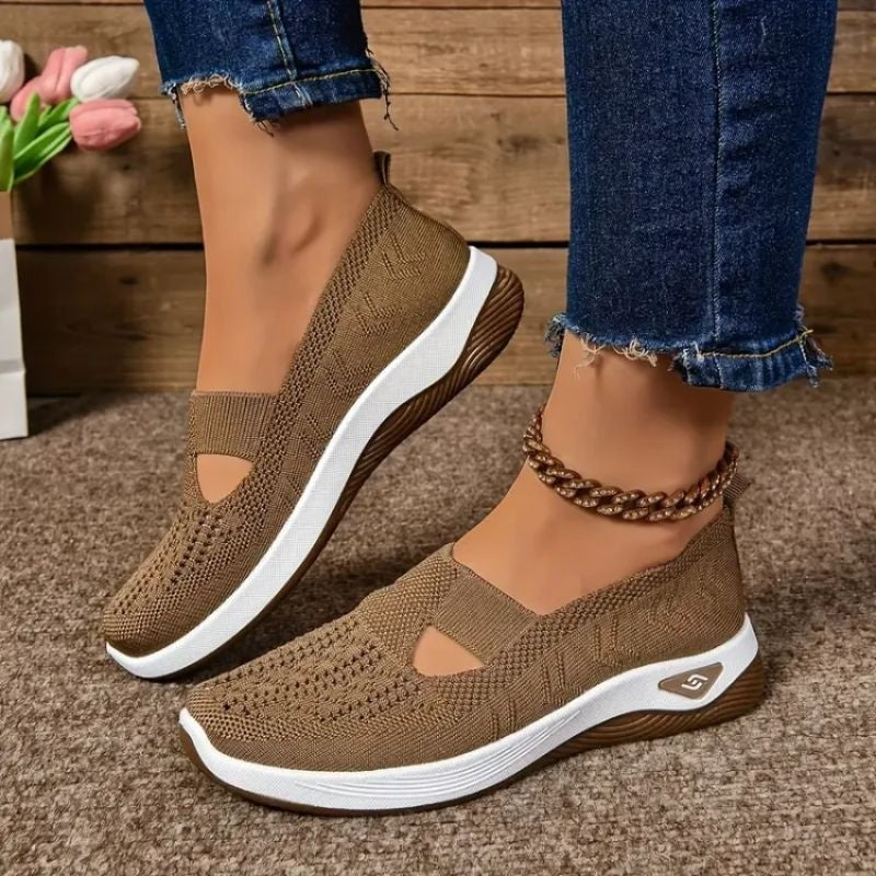 Instapsneakers dames zonder veters met uitsnijdingen en gedempte zool