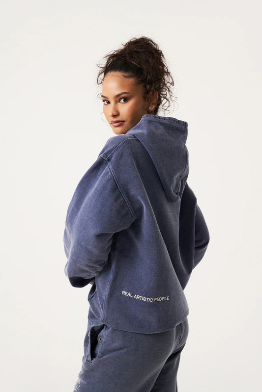 Ruimvallende hoodie dames met strass print en drukknoopsluiting