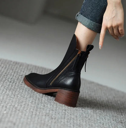 Enkellaarsjes dames met asymmetrische schacht, zijrits en profielzool
