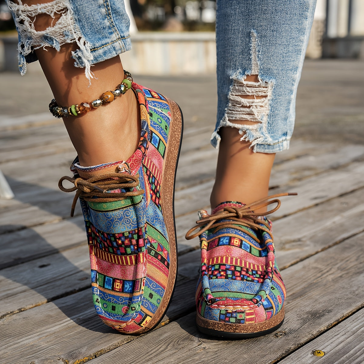 Lage instappers dames met vetersluiting en boho print