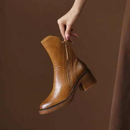 Enkellaarsjes dames met asymmetrische schacht, zijrits en profielzool