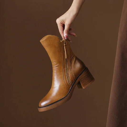 Enkellaarsjes dames met asymmetrische schacht, zijrits en profielzool