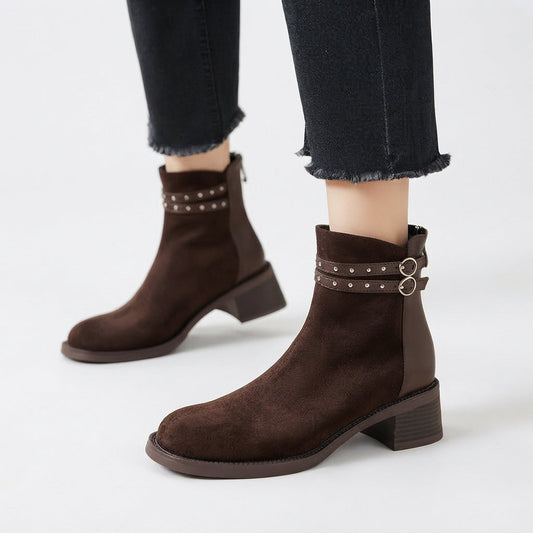 Enkellaarsjes dames met blokhak, studs en rits achter