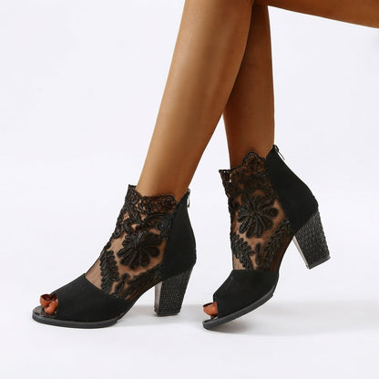 Peeptoe enkellaarsjes dames met bloemenkant, mesh en blokhak met rits