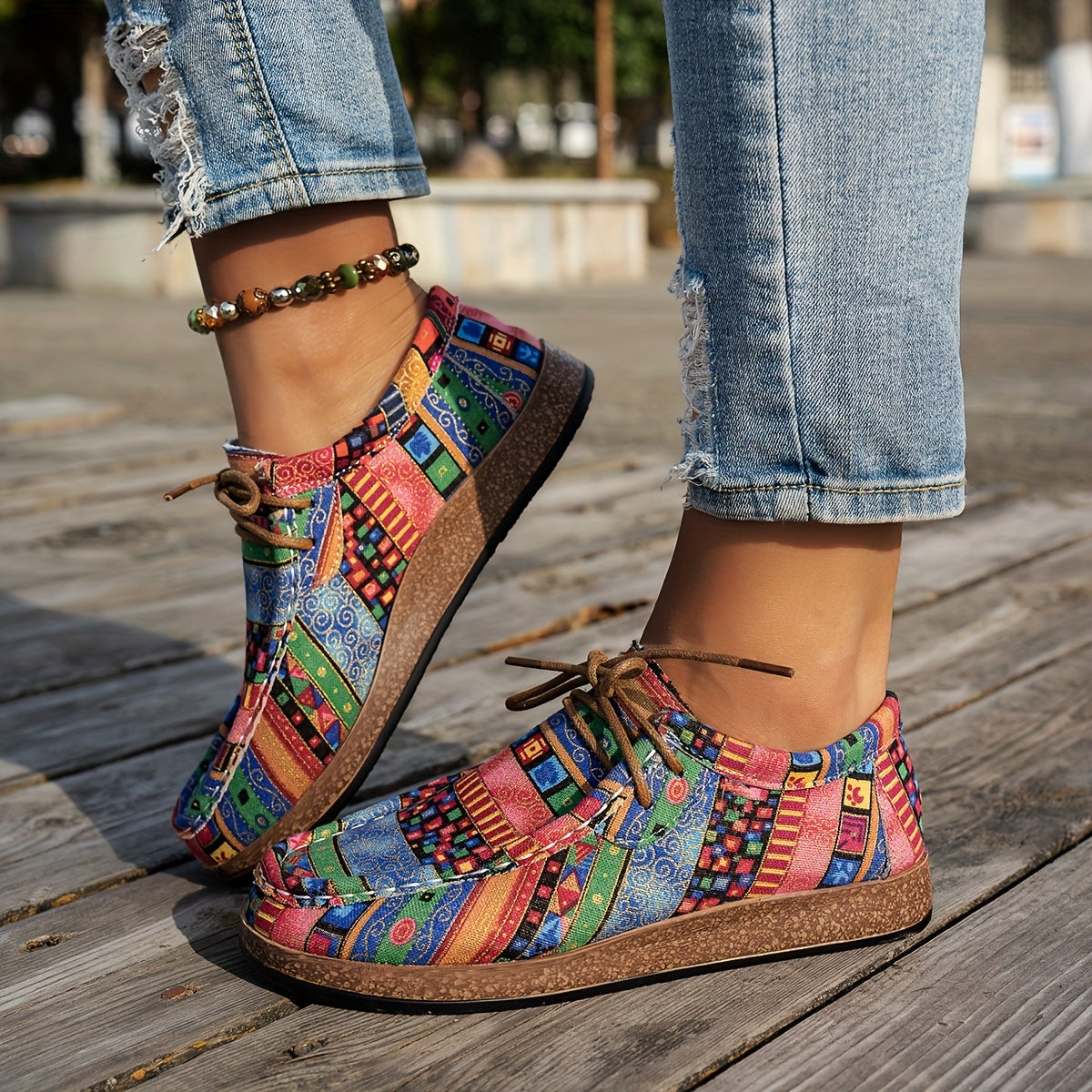 Lage instappers dames met vetersluiting en boho print
