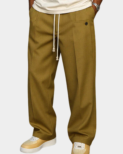 Wijde broek heren met doorgestikte voorplooi en steekzakken met knoopdetail