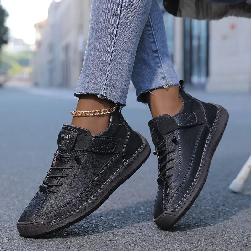 Lage sneakers dames met klittenbandsluiting en brede pasvorm