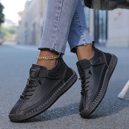 Lage sneakers dames met klittenbandsluiting en brede pasvorm