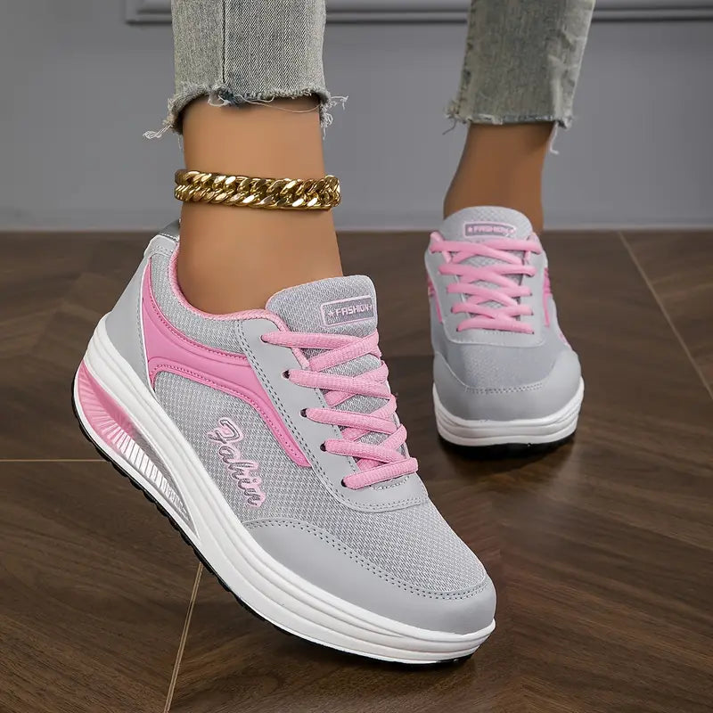 Platform sneakers dames met gewatteerde enkelkraag en profielzool met grip