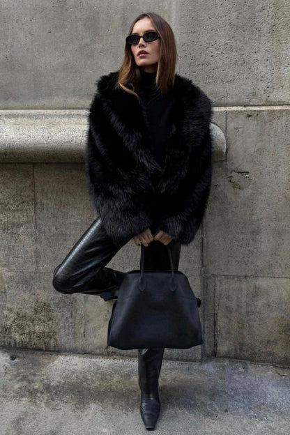 Korte faux fur jas dames met brede reverskraag en lange mouwen