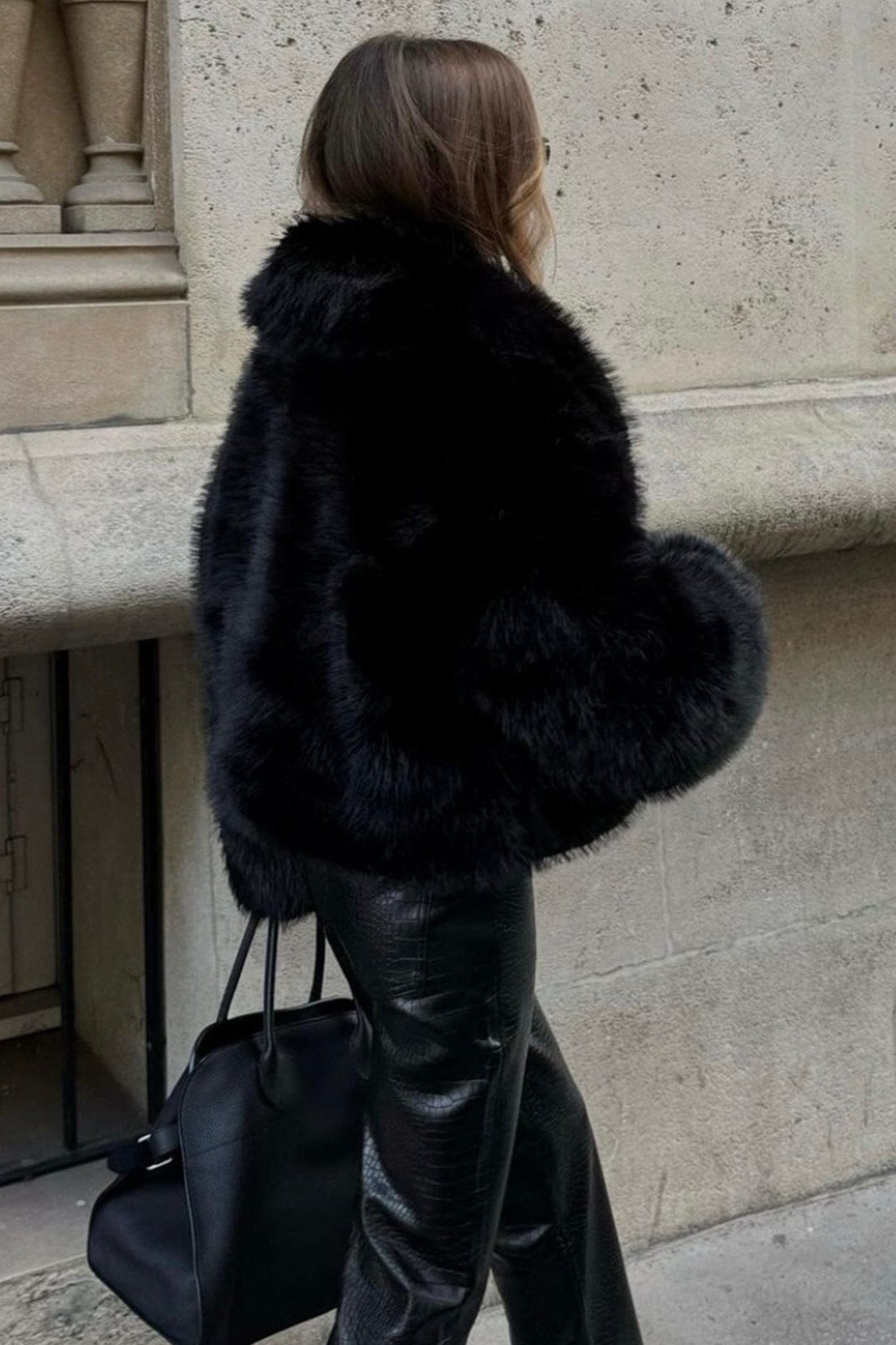 Korte faux fur jas dames met brede reverskraag en lange mouwen