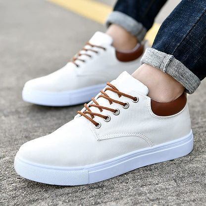 Lage sneakers heren met vetersluiting en verhoogde platte zool