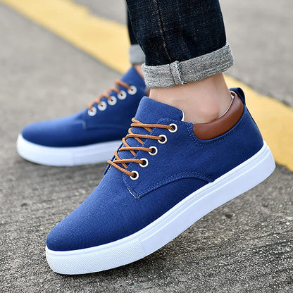 Lage sneakers heren met vetersluiting en verhoogde platte zool