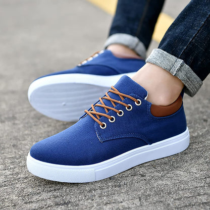 Lage sneakers heren met vetersluiting en verhoogde platte zool