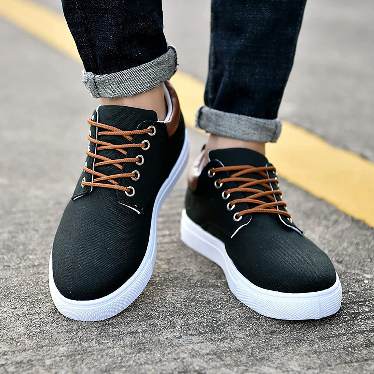 Lage sneakers heren met vetersluiting en verhoogde platte zool
