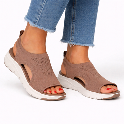 Instap sandalen dames met open neus, sleehak en voorgevormd voetbed