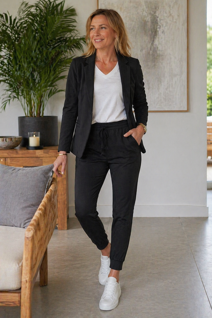 Tweedelige set dames met reverskraag blazer en joggingbroek met steekzakken