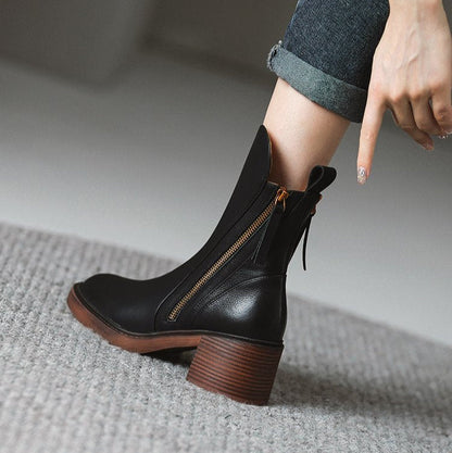 Enkellaarsjes dames met blokhak, plateauzool en asymmetrische schacht