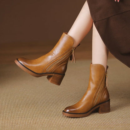 Enkellaarsjes dames met blokhak, plateauzool en asymmetrische schacht