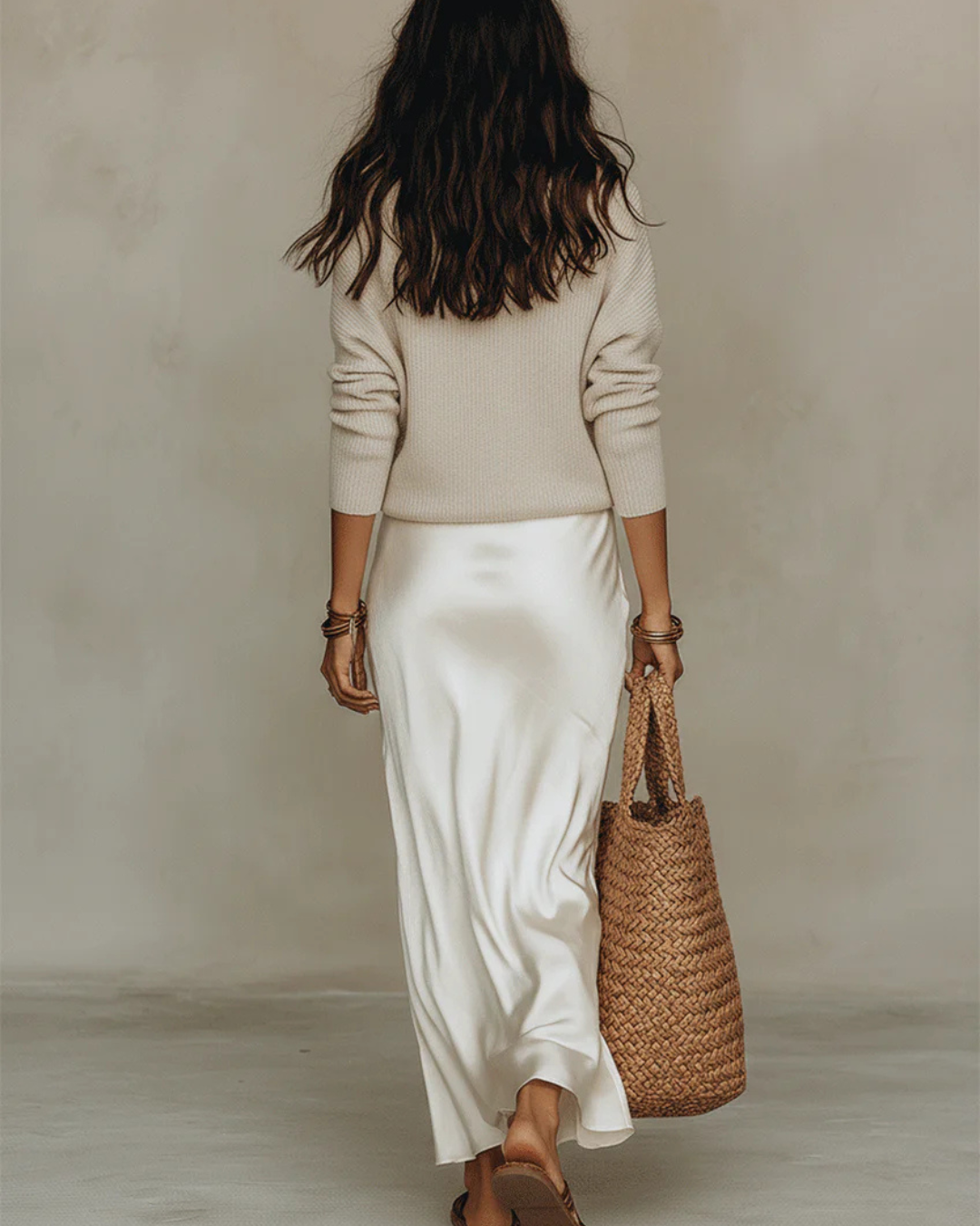 Tweedelige set dames met gebreide V-hals trui en lange jurk