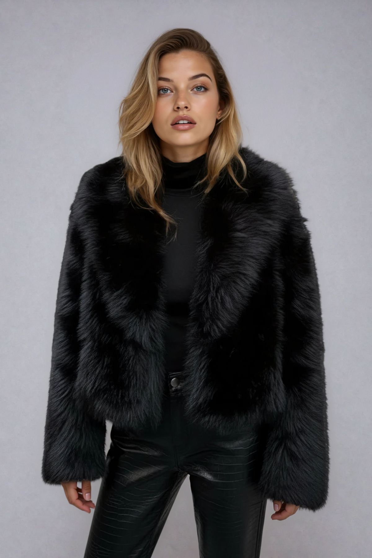 Korte faux fur jas dames met brede reverskraag en lange mouwen