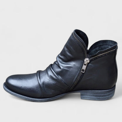 Enkellaarsjes dames met geplooid wreefgedeelte en asymmetrische bovenrand