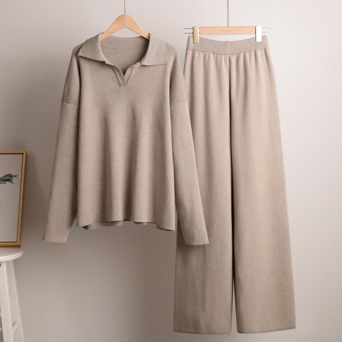 Gebreide tweedelige set met polokraag en wijde broek voor dames
