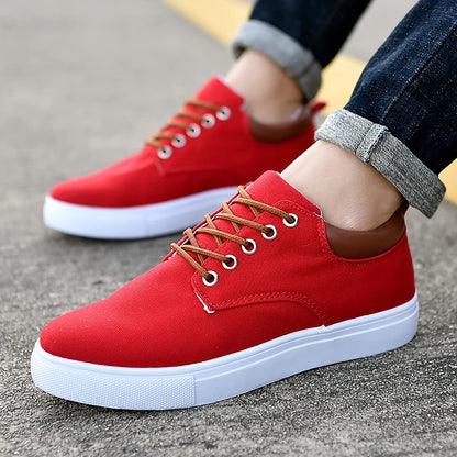 Lage sneakers heren met vetersluiting en verhoogde platte zool