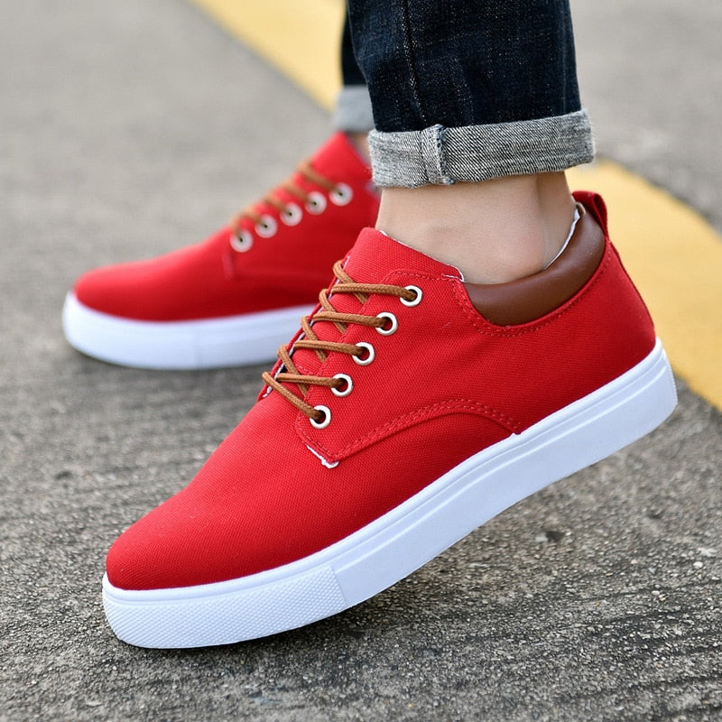 Lage sneakers heren met vetersluiting en verhoogde platte zool