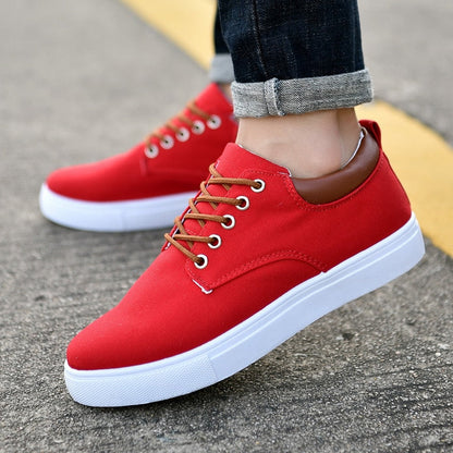 Lage sneakers heren met vetersluiting en verhoogde platte zool