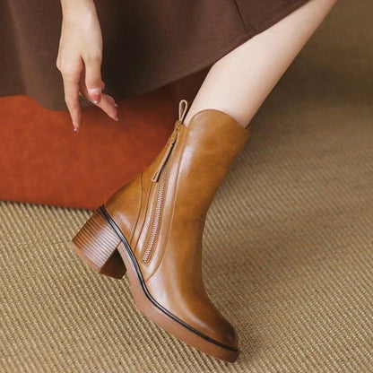 Enkellaarsjes dames met blokhak, plateauzool en asymmetrische schacht