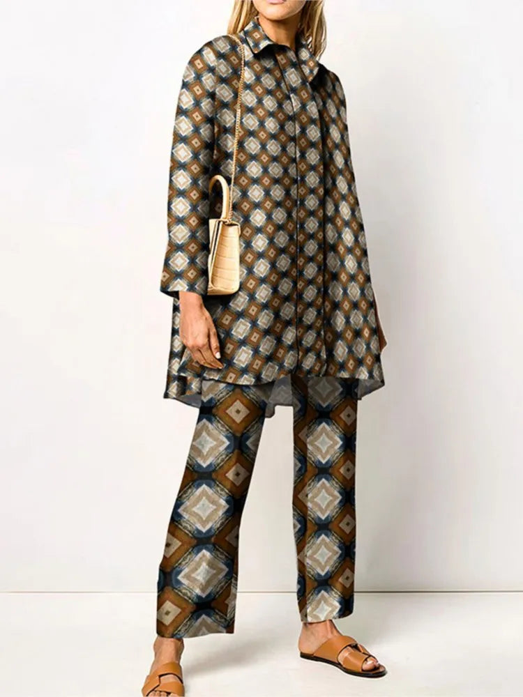 Tweedelige set dames met lange blouse en rechte broek met print