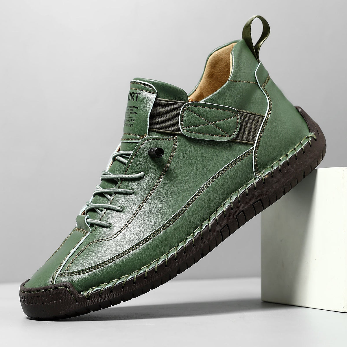Lage sneakers dames met klittenbandsluiting en brede pasvorm