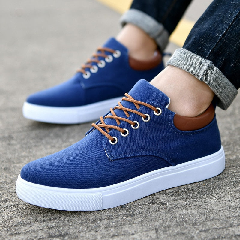 Lage sneakers heren met vetersluiting en verhoogde platte zool