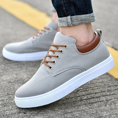 Lage sneakers heren met vetersluiting en verhoogde platte zool