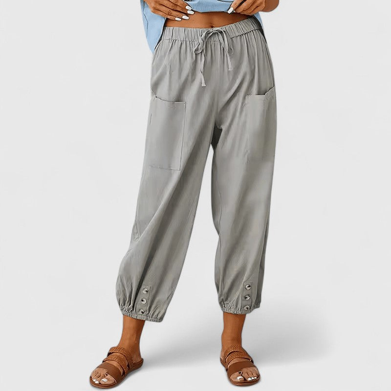 Cropped broek dames met taps toelopende pijpen en knoopdetail bij de enkel