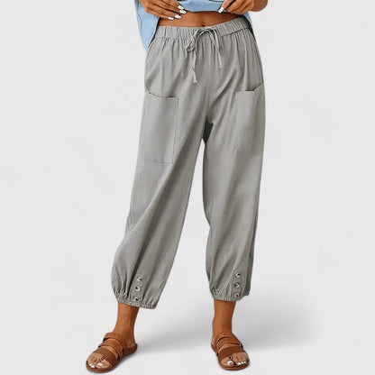 Cropped broek dames met taps toelopende pijpen en knoopdetail bij de enkel