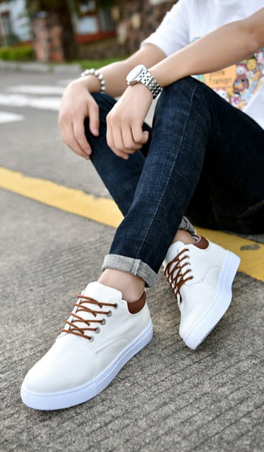 Lage sneakers heren met vetersluiting en verhoogde platte zool