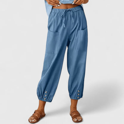 Cropped broek dames met taps toelopende pijpen en knoopdetail bij de enkel