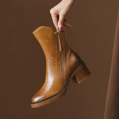 Enkellaarsjes dames met blokhak, plateauzool en asymmetrische schacht