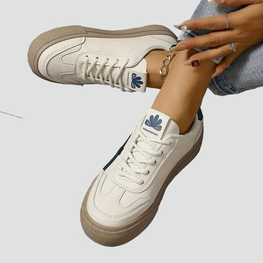 Retro sneakers dames met platformzool en vetersluiting
