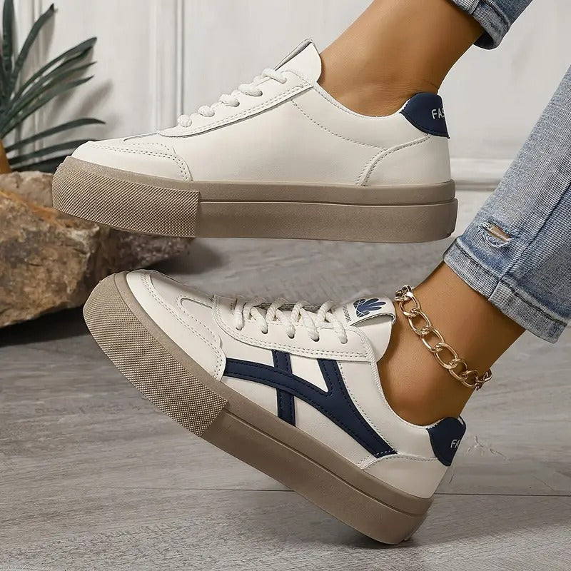 Retro sneakers dames met platformzool en vetersluiting