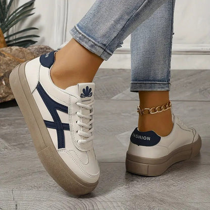 Retro sneakers dames met platformzool en vetersluiting