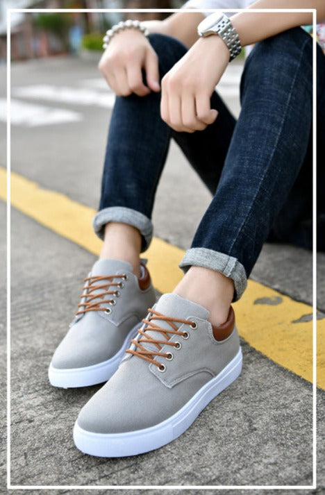 Lage sneakers heren met vetersluiting en verhoogde platte zool