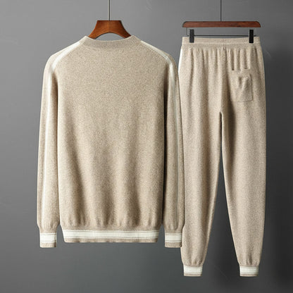Fijngebreide tweedelige set dames met ronde hals trui en joggingbroek