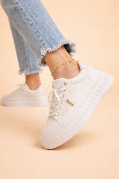 Lage sneakers dames met gewatteerde enkelkraag en metalen vetersluiting
