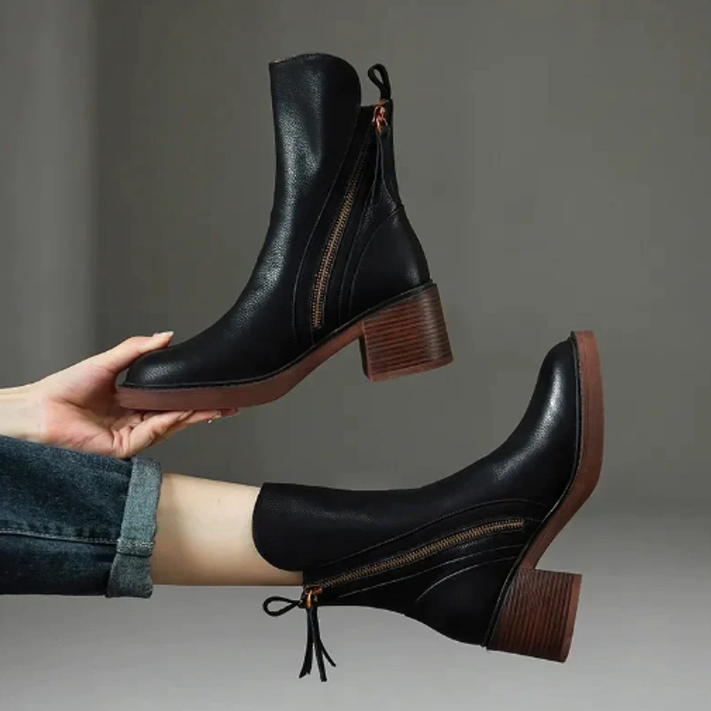 Enkellaarsjes dames met asymmetrische schacht, zijrits en profielzool