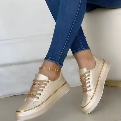Lage sneakers dames met platformzool en kettingdetail